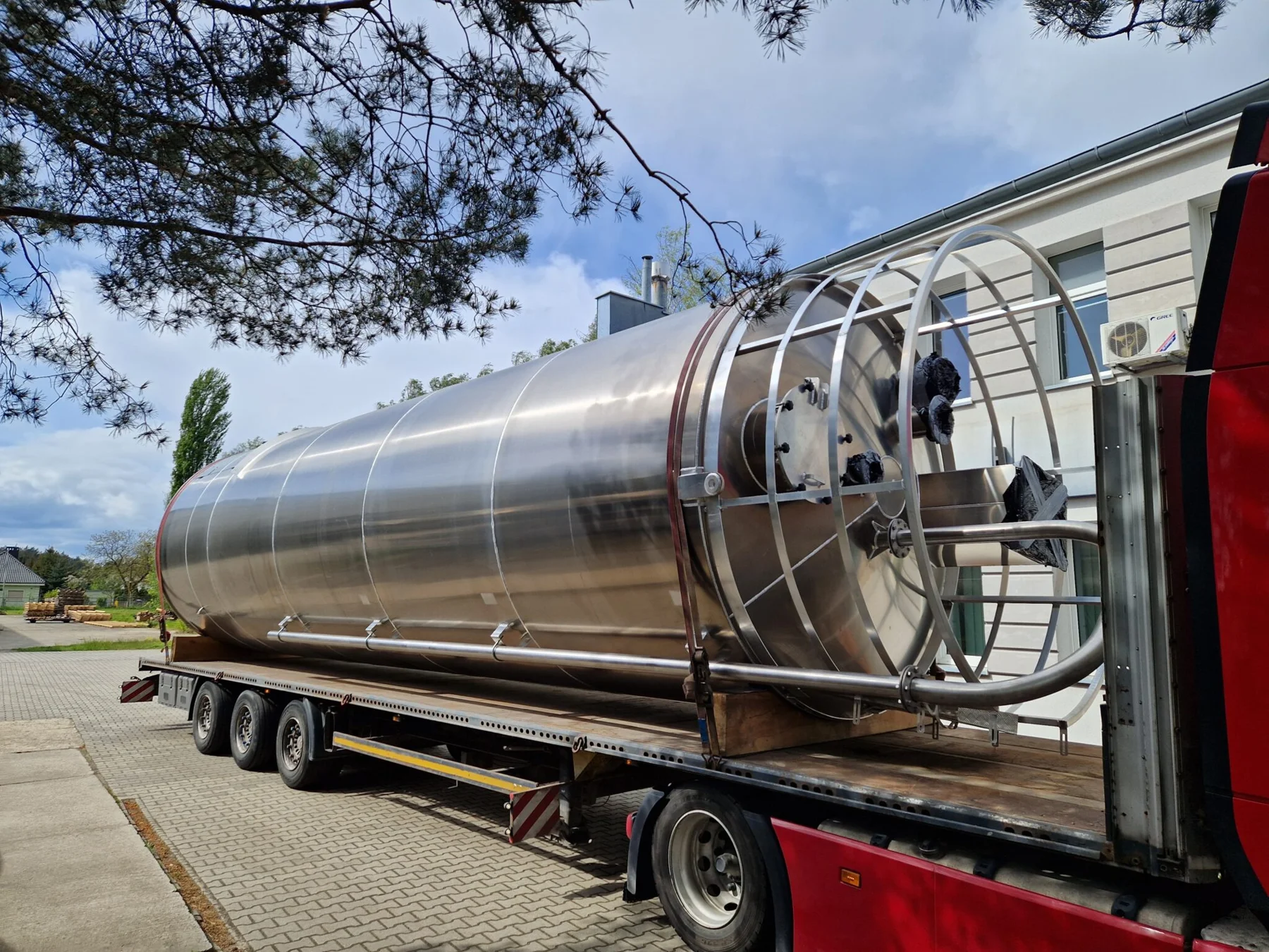 55 m³: silos aluminiowy opuszcza zakład
